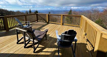 Lands End 4 BR Condo: 5 mins walk to the Village