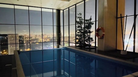 Indoor pool, a heated pool. Modern 1-bedroom, beautifully decorated apartment in Guatemala City, zone 10.