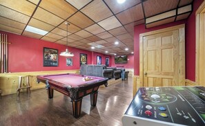 Games room - Mountain and River Views: hot tub ~ pool table~ movie theater ~ fire pit (Pigeon Forge)