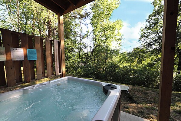 Outdoor spa tub