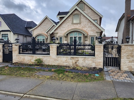 Exterior. Huge size Private room, King size Bed with attached washroom, walk in closet