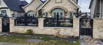 Huge size Private room, King size Bed with attached washroom, walk in closet