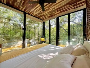 1 slaapkamer, een strijkplank/strijkijzer, wifi, beddengoed