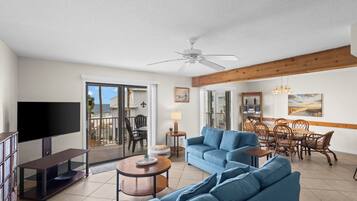 Een smart-tv en een dvd-speler