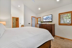4 Schlafzimmer, Schreibtisch, Bügeleisen/Bügelbrett, kostenloses WLAN