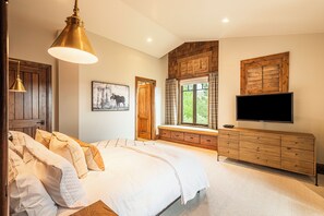 5 bedrooms, desk, free WiFi, bed sheets - Hilltop Luxury with Views, Privacy & Hot Tub, 30-Day Retreat in Gated Community (Heber City)