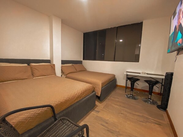 1 chambre, fer et planche à repasser, Wi-Fi gratuit, draps fournis