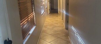 Spacious 5-bedroom house with AC, WiFi in brilliant Phoenix