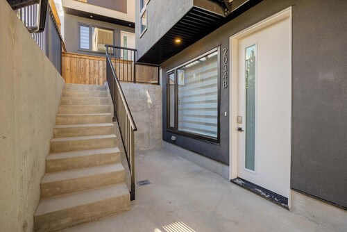 Natural Light, Big Windows, Studio w/ AC