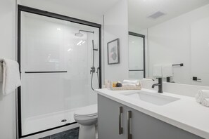 تجهيزات دش، مجففات شعر، مناشف