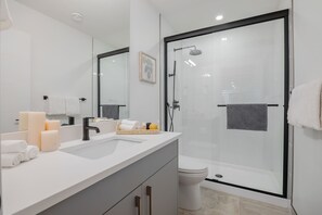 تجهيزات دش، مجففات شعر، مناشف