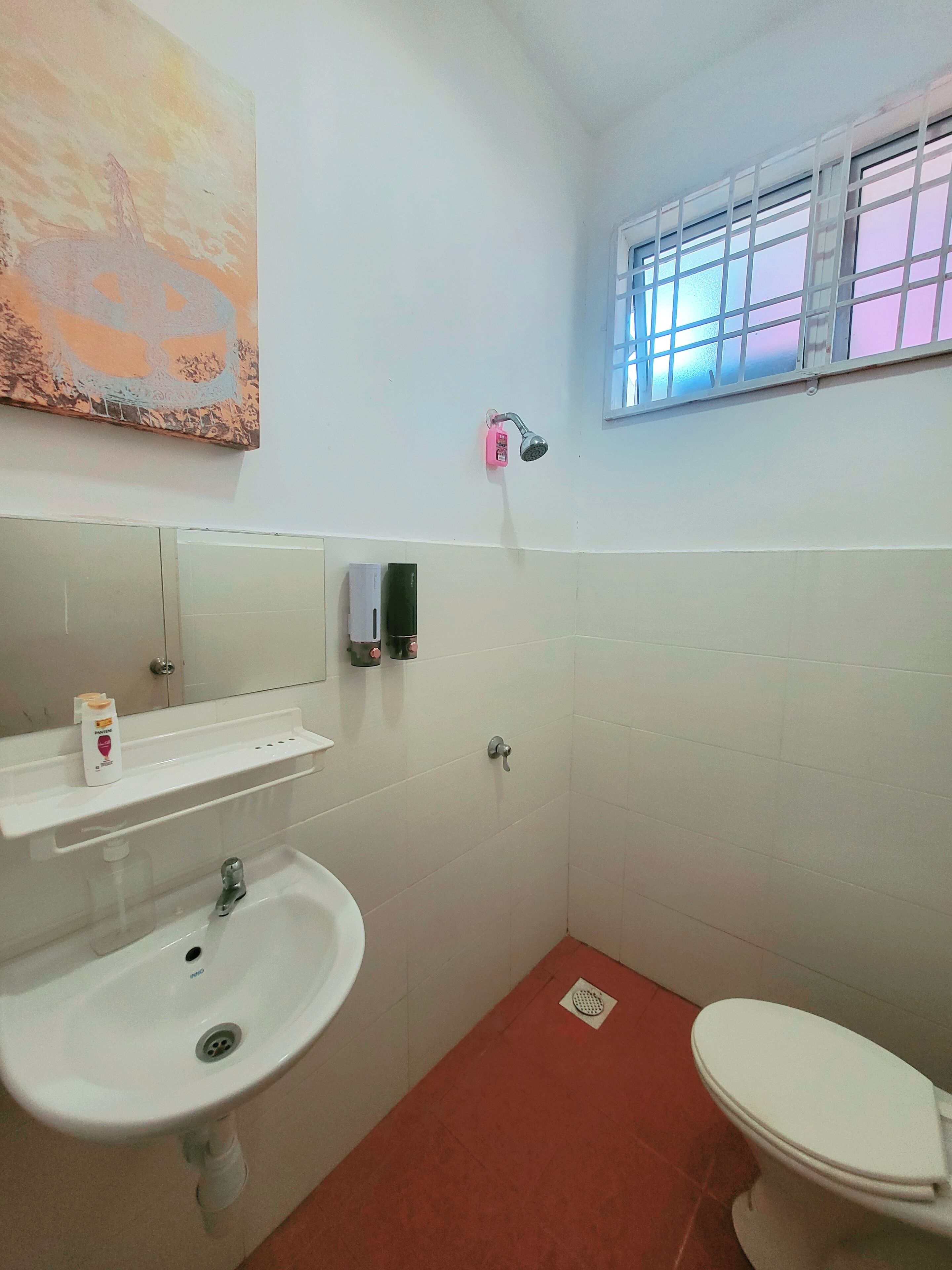 Dusche, Bidet, Handtücher, Seife