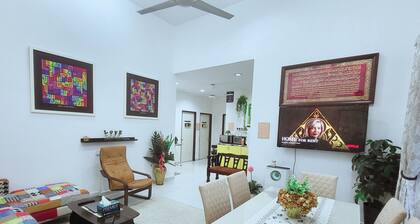 SEMI D 4-bedroom house with AC, WiFi & Netflix