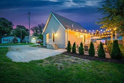 Cedar Point/Kalahari/Sports Force/Hot tub/Firepit/EV/Pets/Beach/Fireplace/Park