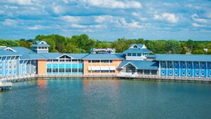 Exterior - Cedar Point/Kalahari/Sports Force/Hot tub/Firepit/EV/Pets/Beach/Fireplace/Park (Huron)