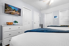 3 bedrooms, desk, iron/ironing board, travel crib