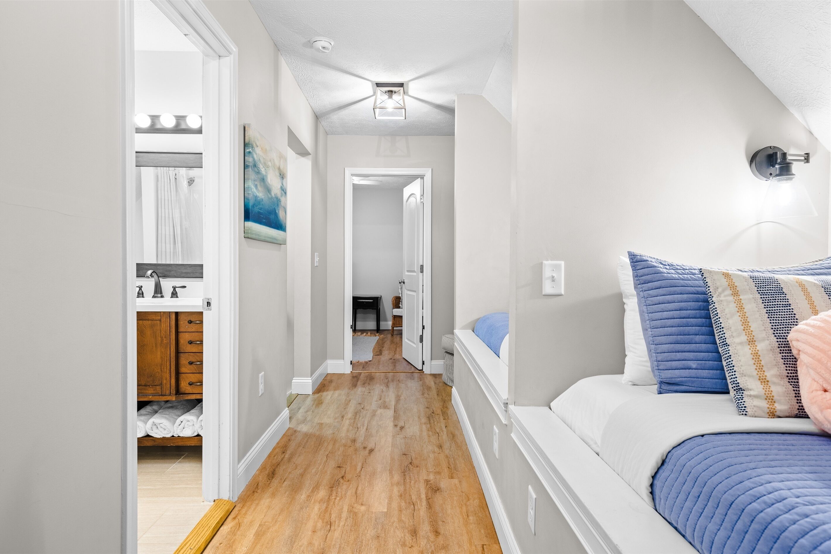 3 Schlafzimmer, Schreibtisch, Bügeleisen/Bügelbrett, Reisekinderbett