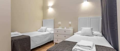 5 bedrooms, desk, iron/ironing board, free WiFi