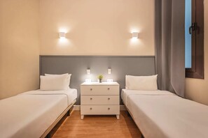 5 bedrooms, desk, iron/ironing board, free WiFi - Sweett | Sepulveda 2A (Barcelona)