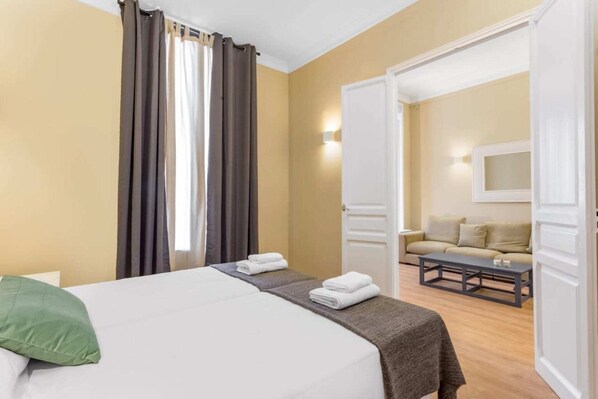 5 bedrooms, desk, iron/ironing board, free WiFi