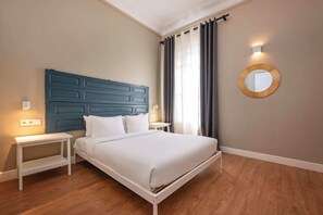 5 Schlafzimmer, Schreibtisch, Bügeleisen/Bügelbrett, kostenloses WLAN