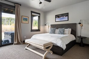 4 camere, una scrivania, ferro/asse da stiro, culla da viaggio