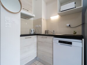 Fridge, microwave, dishwasher, coffee/tea maker - Villa 6 pers with pool near the beach (Sérignan)