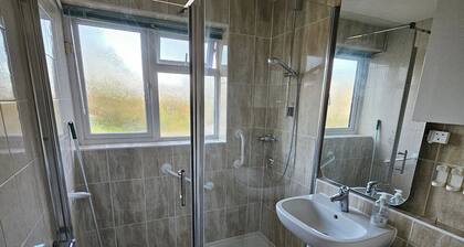 Stay,work, Relax Ideal for Crews and Long Stays