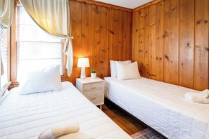 2 chambres, fer et planche à repasser, Wi-Fi gratuit, draps fournis