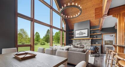 Luxury 4BR Chalet/Hot Tub, Sauna + Shuttle Access