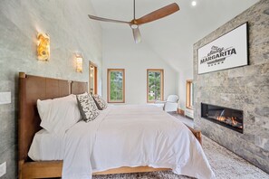 4 bedrooms, desk, free WiFi, bed sheets