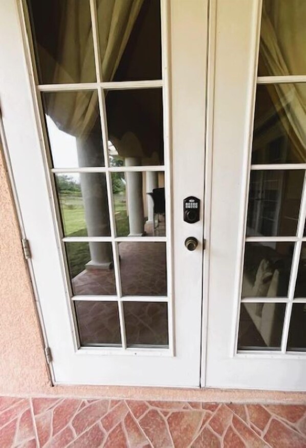 Property entrance - Quiet Lakeview Home (Wesley Chapel)