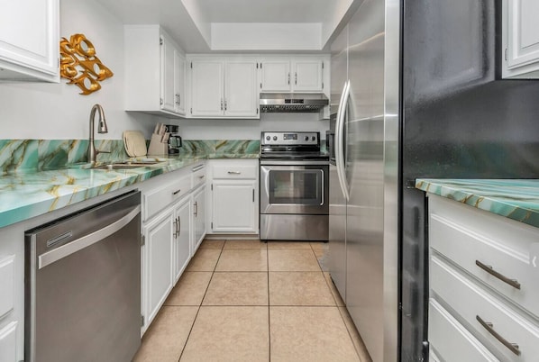 Fridge, microwave, oven, stovetop