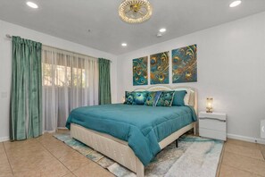 2 soverom, skrivebord, strykejern/-brett og wi-fi