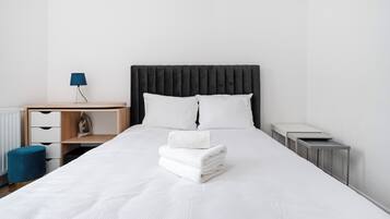 1 habitación, tabla de planchar con plancha, wifi y ropa de cama