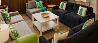 Spacious 5-bedroom house, sleeps 11 with AC, WiFi in adorable Ocean Bay Park