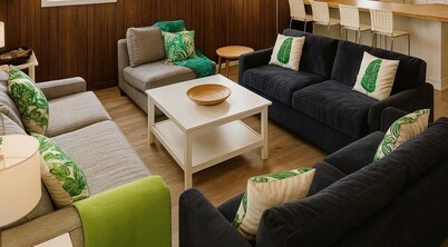 Spacious 5-bedroom house, sleeps 11 with AC, WiFi in adorable Ocean Bay Park
