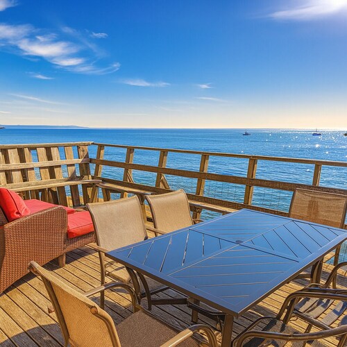 Spacious 5-bedroom house, sleeps 11 with AC, WiFi in adorable Ocean Bay Park