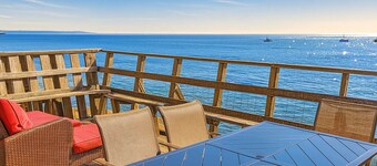 Spacious 5-bedroom house, sleeps 11 with AC, WiFi in adorable Ocean Bay Park