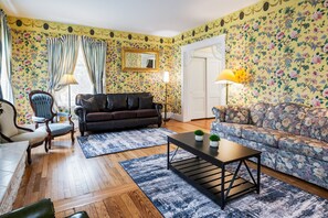 Smart TV - Rustic Lake Access | Fire Pit | Hiking Trails (Canandaigua, NY 14424)