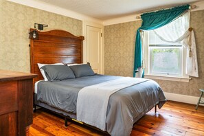 5 bedrooms, desk - Rustic Lake Access | Fire Pit | Hiking Trails (Canandaigua, NY 14424)