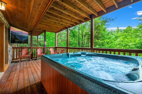 Indoor spa tub