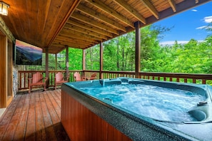 Indoor spa tub