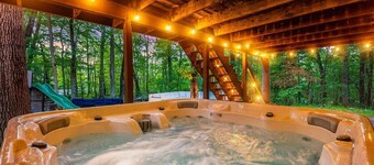 The Hidden Gem! Speakeasy, Karaoke, Hot Tub, Golf