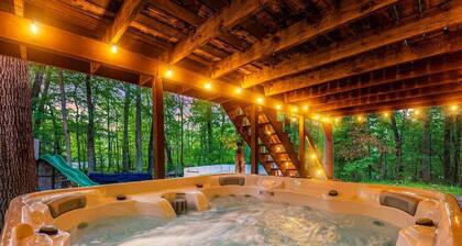 The Hidden Gem! Speakeasy, Karaoke, Hot Tub, Golf