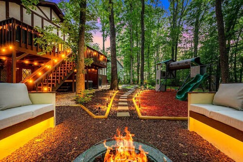 The Hidden Gem! Speakeasy, Karaoke, Hot Tub, Golf