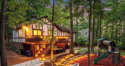 The Hidden Gem! Speakeasy, Karaoke, Hot Tub, Golf