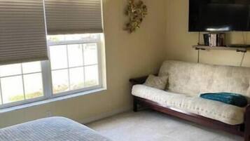 2 bedrooms, iron/ironing board, WiFi, bed sheets