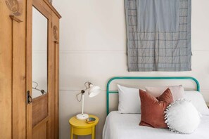 3 bedrooms, iron/ironing board, Internet, bed sheets