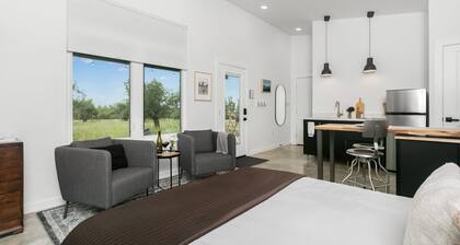 Art Ranch: O'Keeffe | 1/1, Gas Grill, Hill Country Ambience, Art Classes Available Onsite